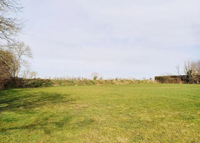 4 Minutes From Sainte-Mere-Eglise - Independent Apartment On First Floor Of Big House With Garden