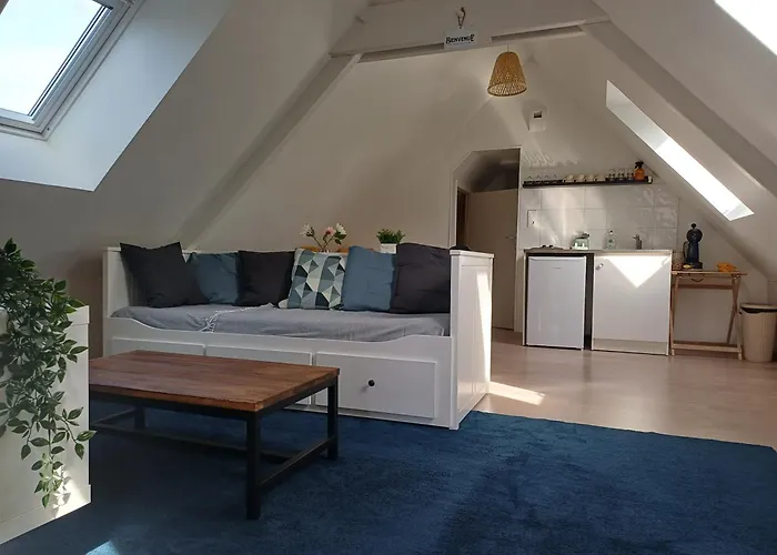 4 Minutes From Sainte-Mere-Eglise - Independent Apartment On First Floor Of Big House With Garden